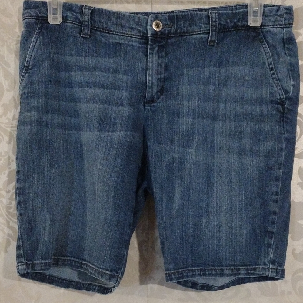 Liz Claiborne Blue Jean Shorts Classic Design
